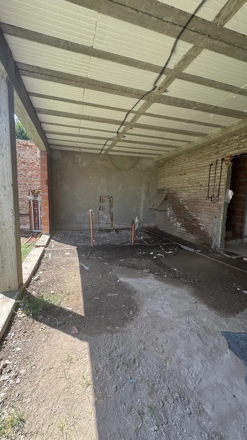 Estructura y espacio interior de Casa Ramirez en construcción